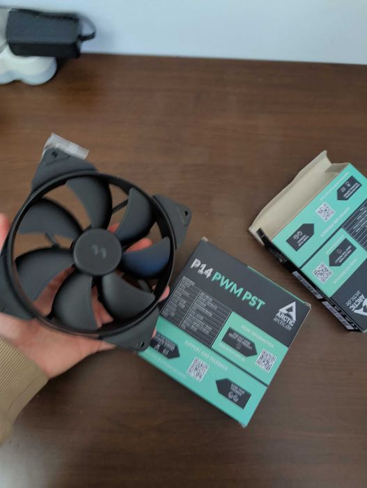 Carcasa PC Fractal North