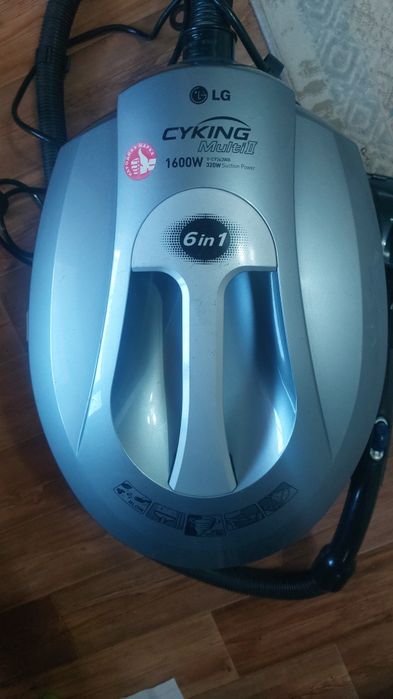 Продаётся пылесос LG CYKING Multi ll 1600W (V-C9363WA)