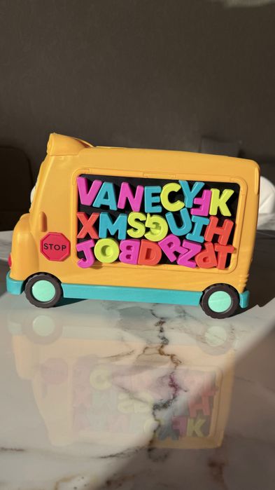 Продаётся развивающий игрушечный автобус с буквами!