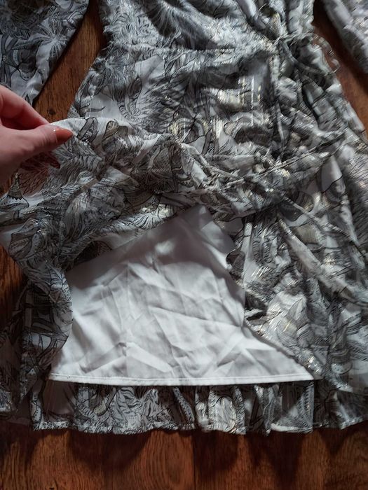 Rochie nouă cu umeri decupați River Island, mărimea 32