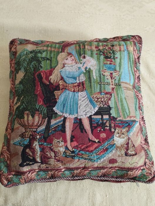 Подушка декоративная