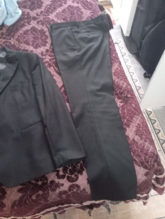 Костюм мужской продам.