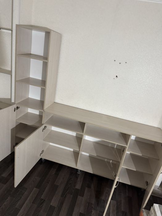 Продам шкаф и тумбы новый