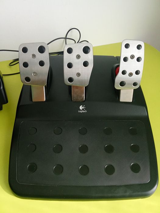 Игравой руль Logitech g25