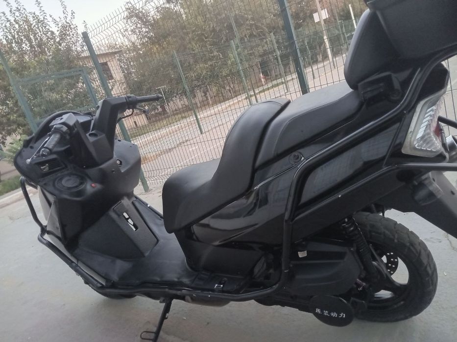 Скутер в идеале 150 кубов