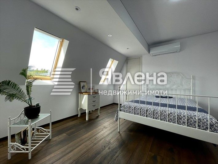 Панорама море! Еднофамилна триетажна къща сред тишина и спокойствие