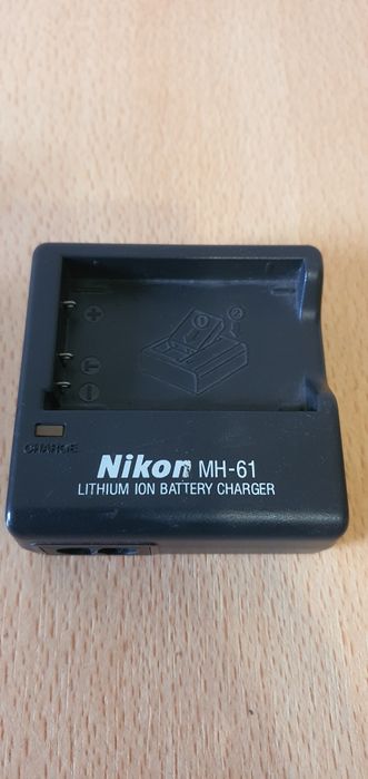 Vând încărcătoare Nikon