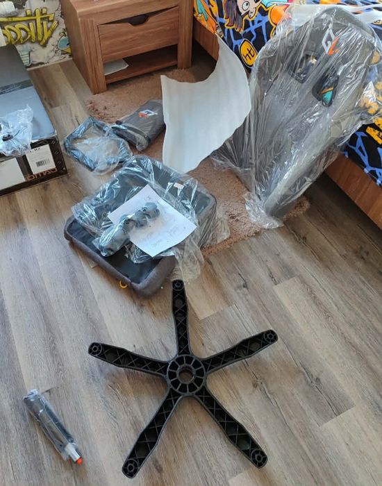 Ергономичен геймърски офис стол с лумбална и шийна опора – комфорт за