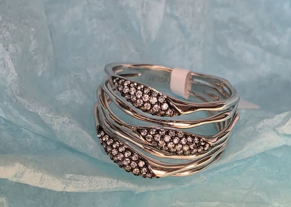 Продам роскошное кольцо с бриллиантами