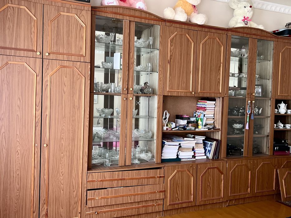 Витрина / сервант для посуды
