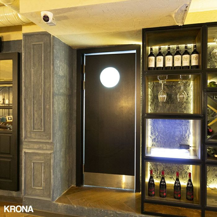 Маятниковая дверь, ковбойская дверь