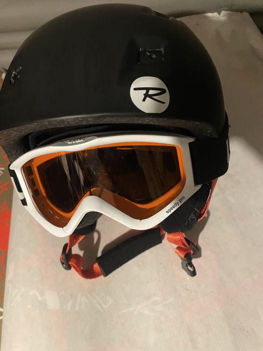 Детска каска за ски с очила