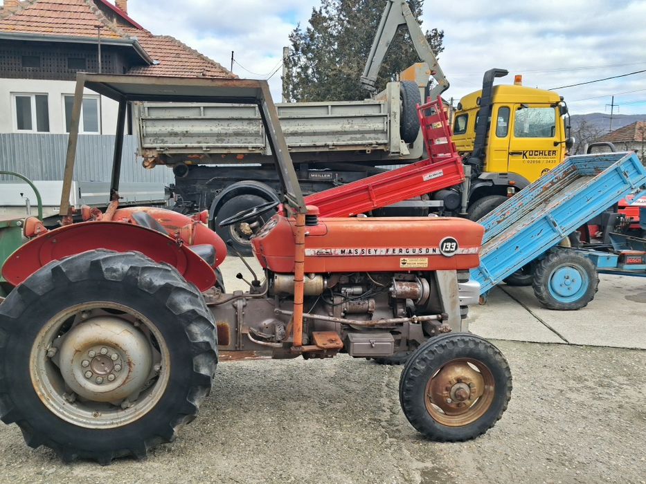 Tractor Massey Ferguson cu Circular