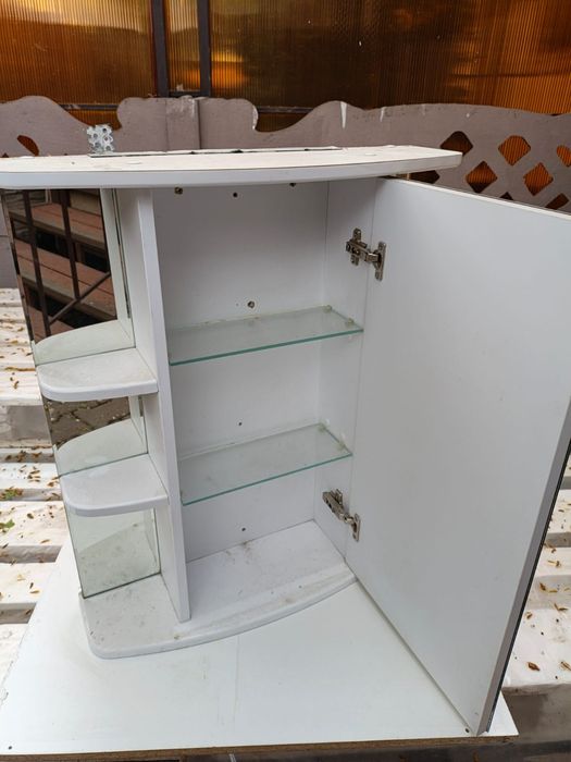 Шкафчик с зеркалом