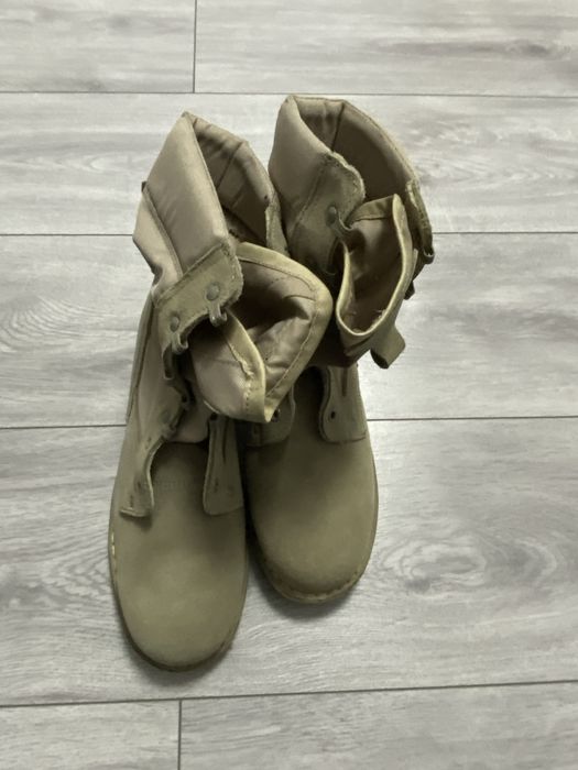 Vand bocanci si costum intemperii militare