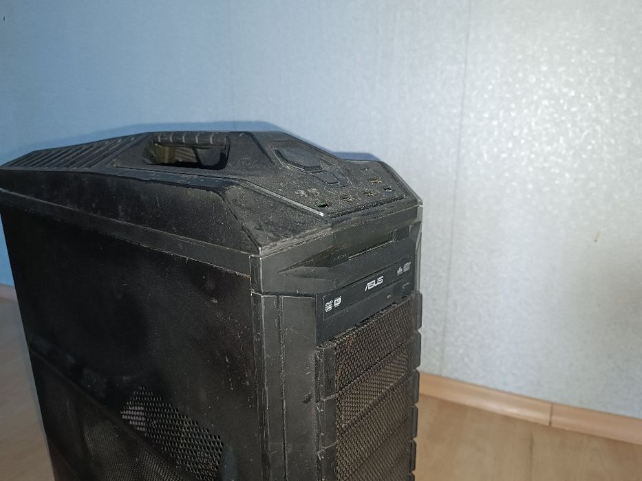 Продавам Cooler master Storm Trooper