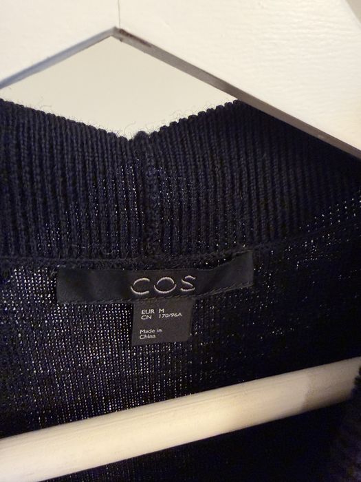 COS 100% фина вълна с плисе отзад