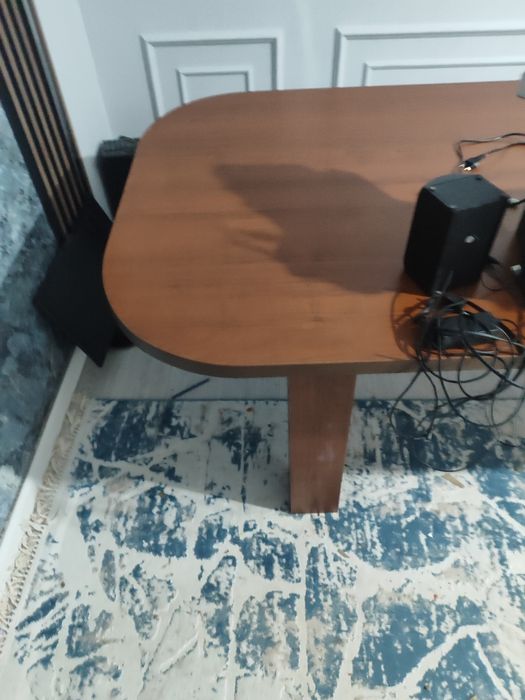 Продам стол гостиной