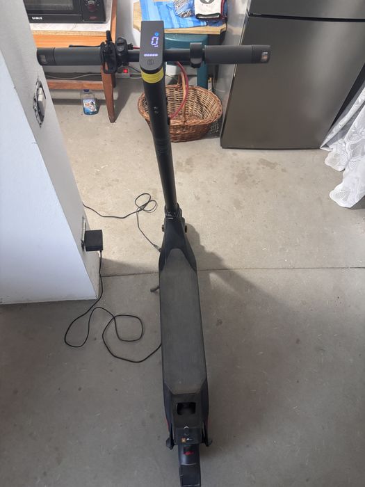 Vând trotinetă electrică Xiaomi 4 Lite Gen 2, perfect funcțională!