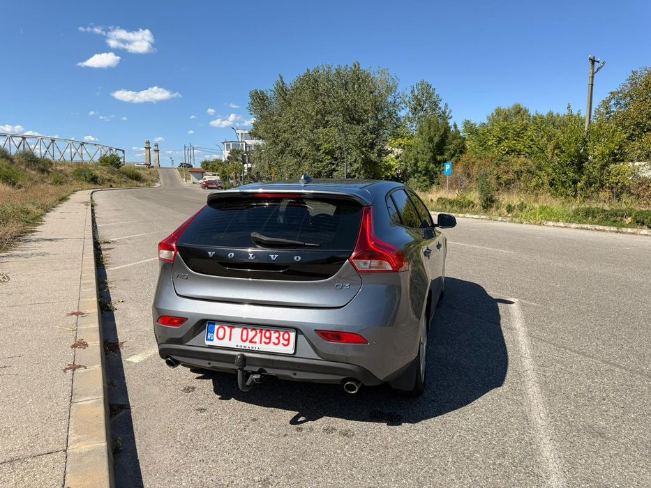 VOLVO V40 prima înmatriculare 2017
