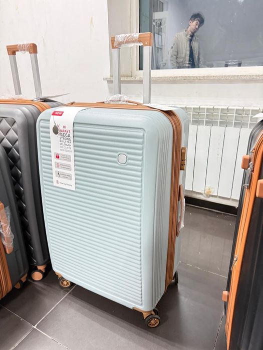 Чемодан өте сапалы ішіне көп зат сиады