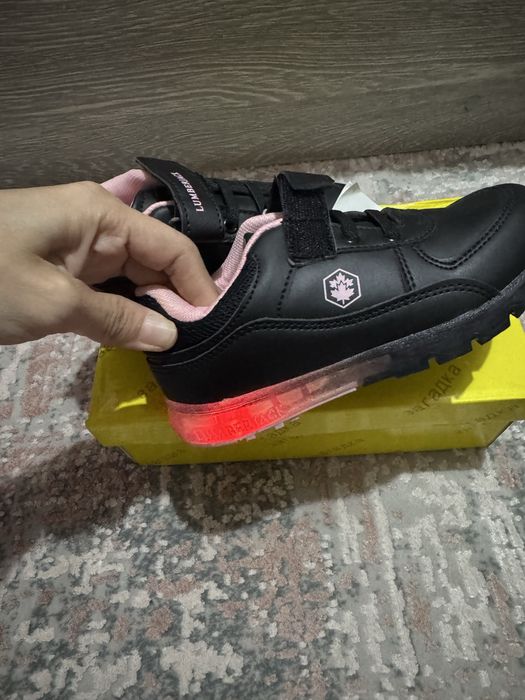 Детский кроссовка оригинал 28 размер