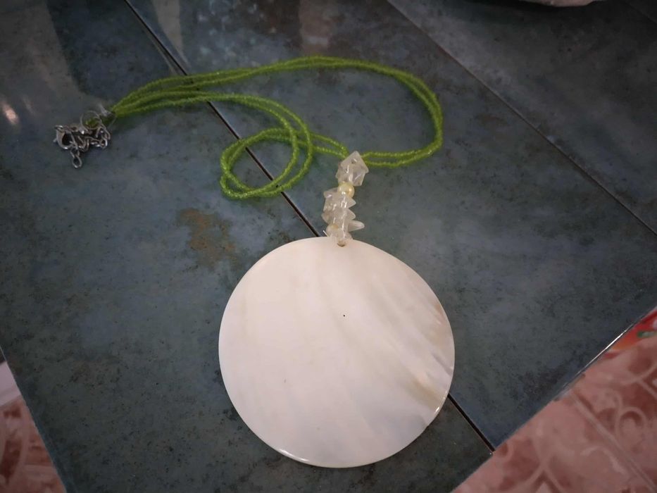 красива дамска огърлица