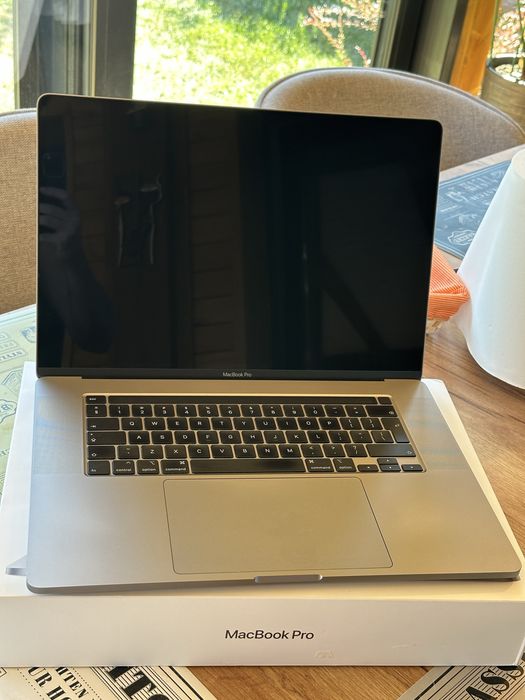 MacBook Pro 16” 2019 – i9 / 16GB RAM / 1TB SSD / Radeon Pro 5500M 4GB