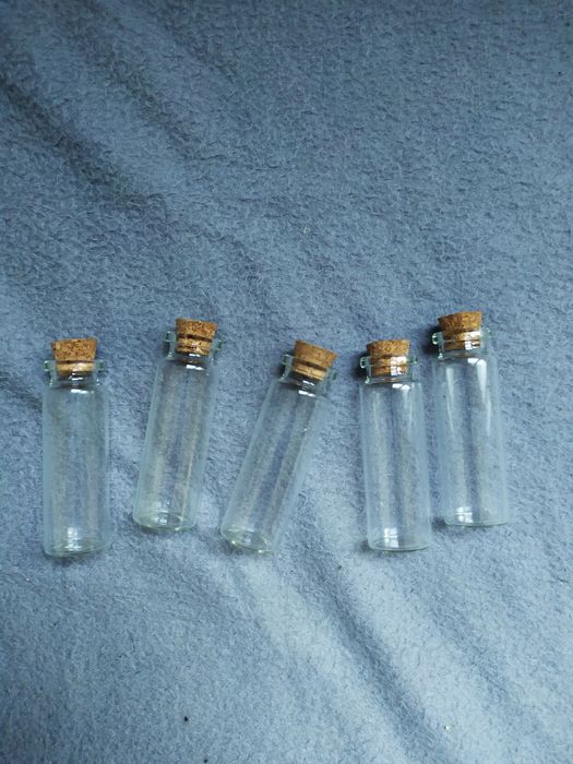 Продавам бурканчета за 5лв.