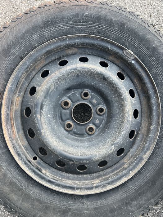 Гуми с джанти 215 70 16 дот 21 - от Рав 4