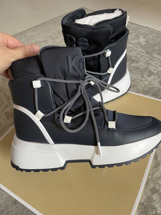 Продам новые дутики -ботинки  MICHAEL KORS