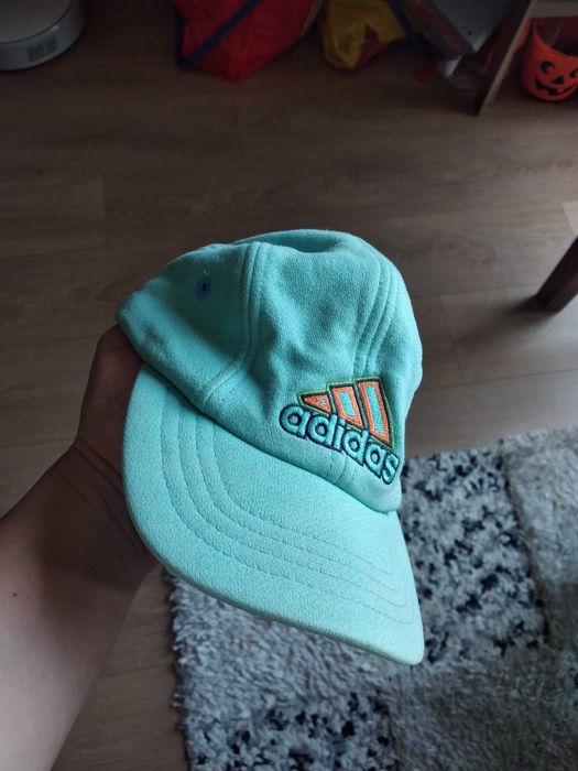 шапка с козирка  ADIDAS за  дете на 1-2 год