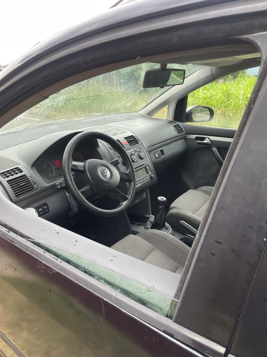 vand vw touran an 2004