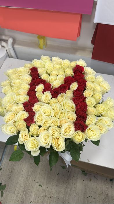 Корзина с буквой 101 роза