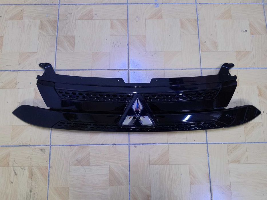 Решетка радиатора Mitsubishi Outlander 3