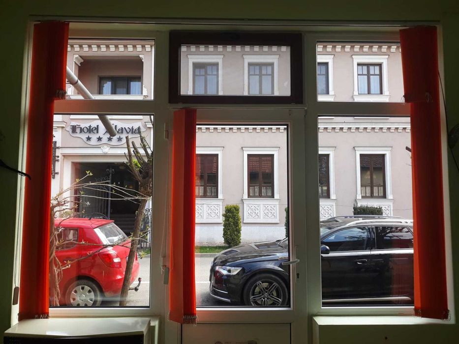 dau in chirie spatiu comercial in Salonta peste drum de hotel Slavia