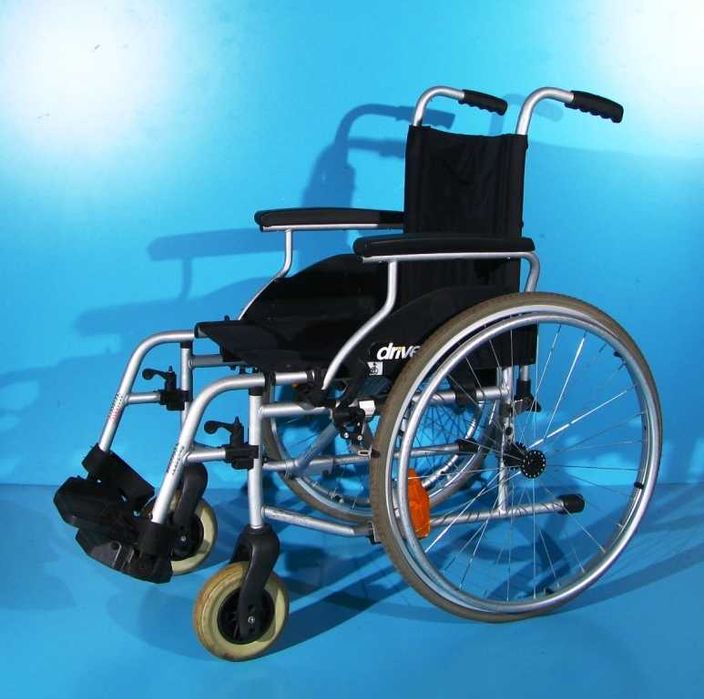 Scaun cu rotile Drive - latime sezut 45 cm