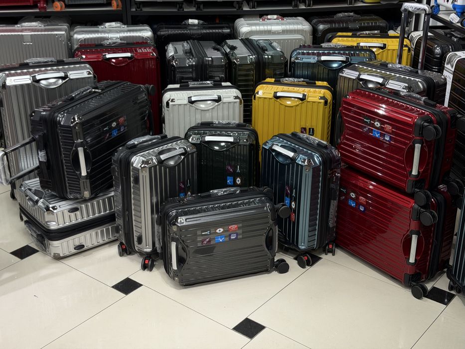 Новые чемодан из поликарбоната средний / chamadon