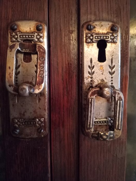 Старинный буфет с зеркалом. 19 век.