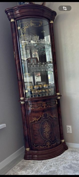 Срочно продам шкаф сервант