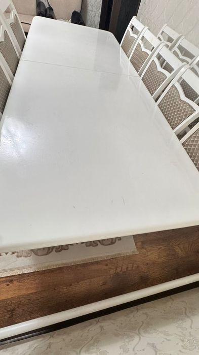 Стол раздвижной и стулья