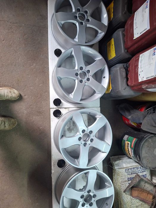 Vand jante pe 17" de Mercedes