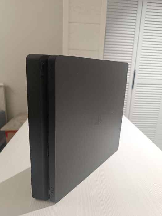 Playstation 4 slim