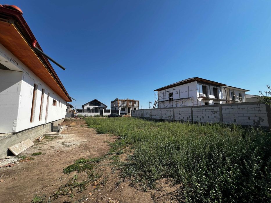 Proprietar, teren intravilan pe partea dreapta, zona foarte buna