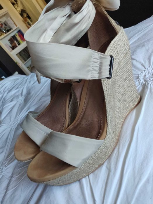 Сандали UGG , Zara, 39 размер с платформа, отлични