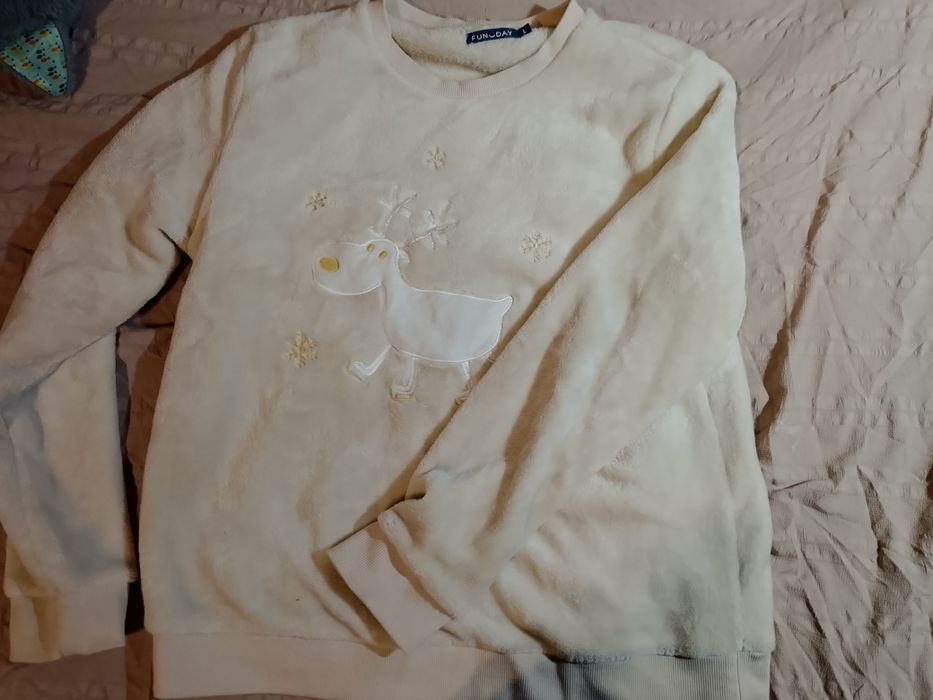 кофты, футболки.