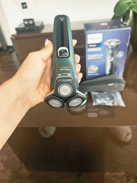 Електрическа самобръсначка за мокро и сухо бръснене Philips Series 5000 S5884/50
