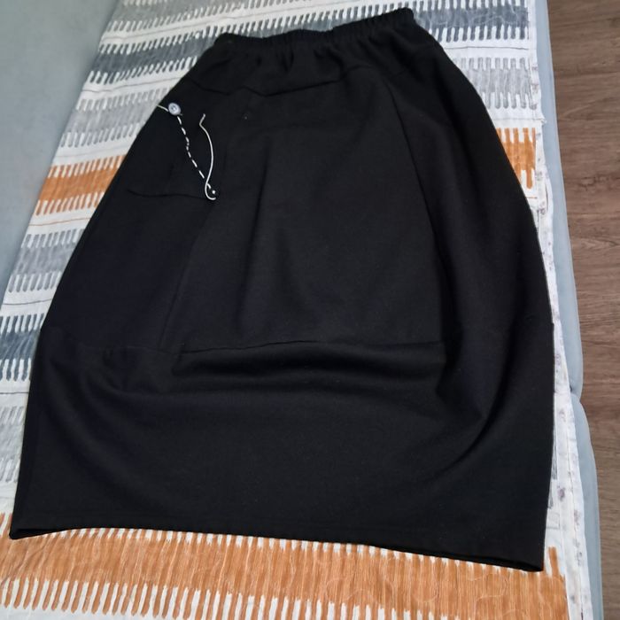 Женская одежда юбка чёрная дутая