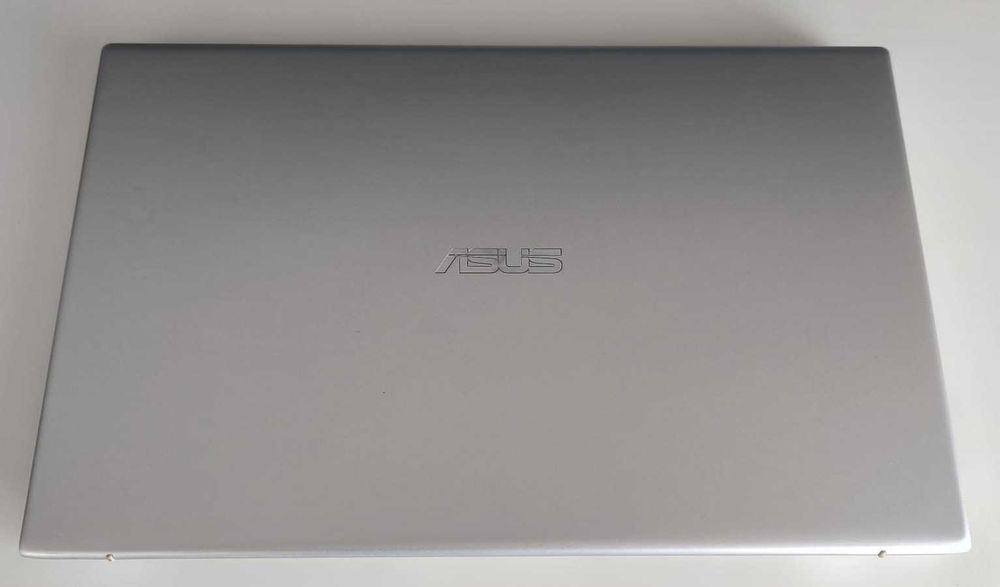 Laptop Asus Vivobook 17" ca nou !