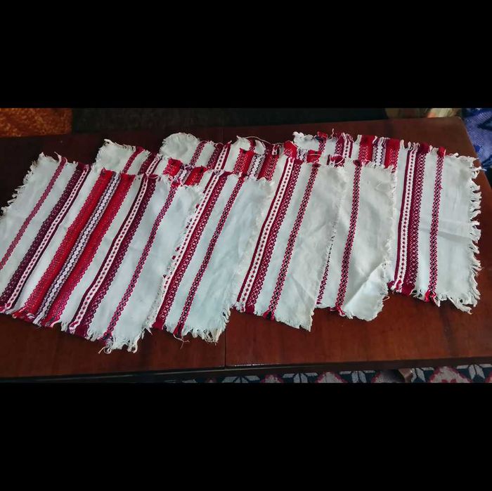 Бродирани покривки, салфетки и кърпички с национални мотиви